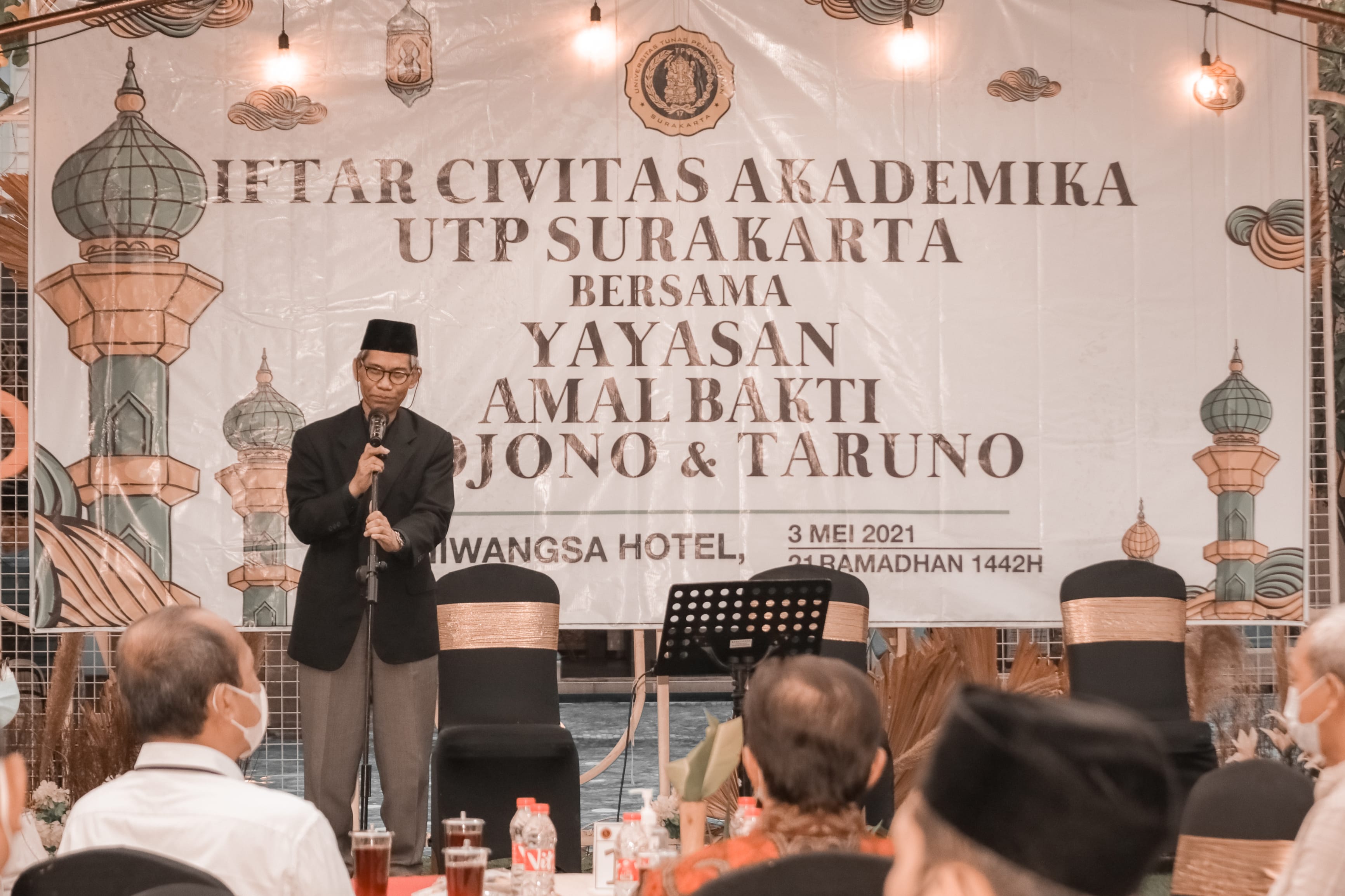 Iftar Civitas Akademika UTP Surakarta bersama Pondok Pesantren Sudjono&Taruno