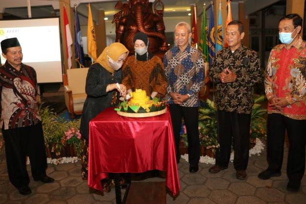 Meriahnya Acara Dies Natalis UTP ke-42, Mulai Dari Tirakatan Hingga UTP Award 2022 