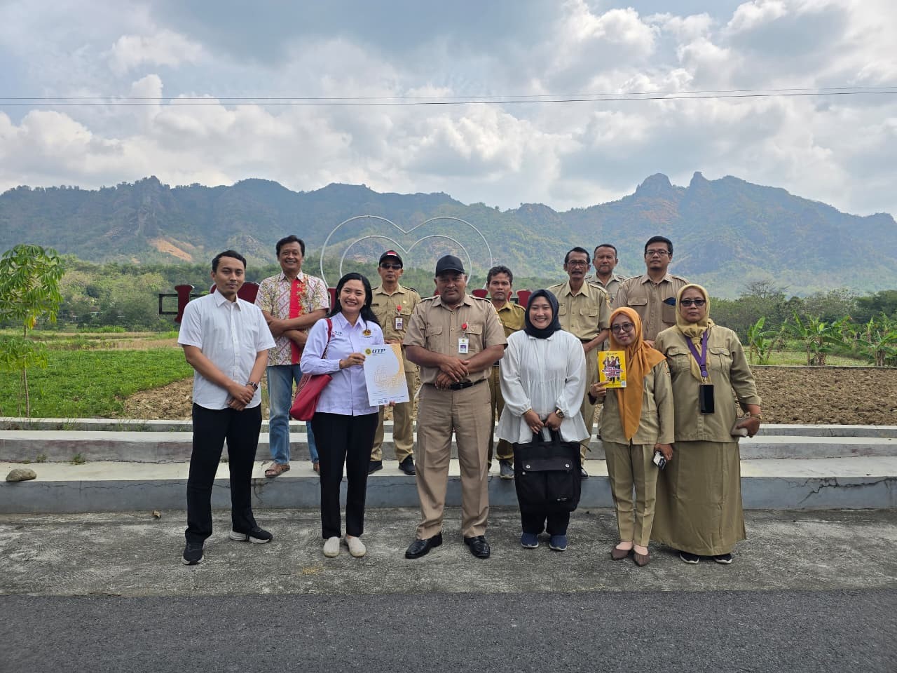 Team PM-BEM UTP Surakarta Awali Program Pemberdayaan Masyarakat 2025 Di Desa Kepatihan Wonogiri