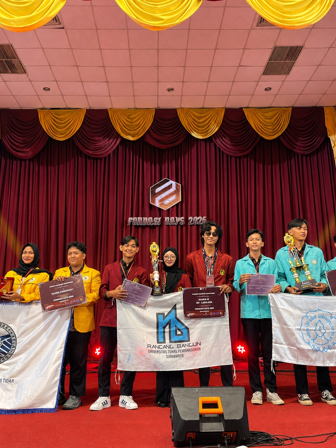 Banggakan UTP, Tim Rancang Bangun Sabet Juara 3 di Ajang Fondays 2026
